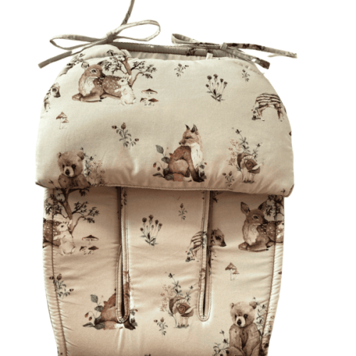 beżowa poduszka do spacerówki z systemem mocującym,lesne zwierzęta