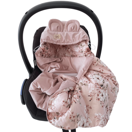 różowy otulacz do fotelika w kwiaty