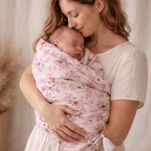 muślinowy otulacz dla niemowlaka różowy