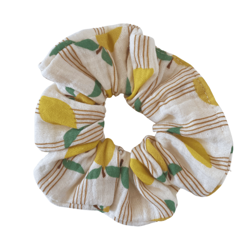 Muślinowa scrunchie w wiśnie-delikatna frotka do włosów 