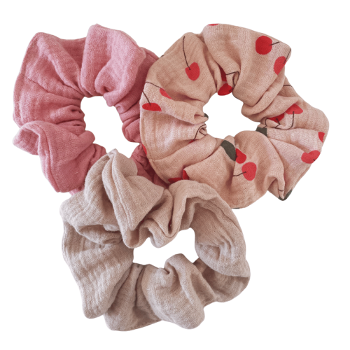 Muślinowe scrunchie wiśnie 3 szt -delikatne frotki do włosów